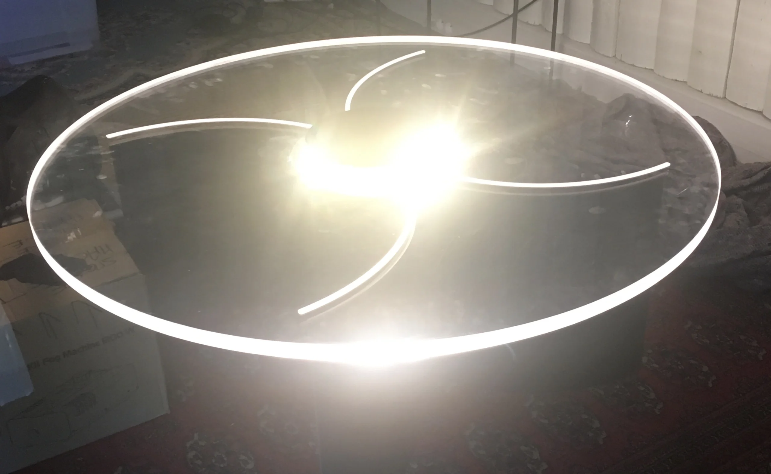 Table éclairée métal et verre